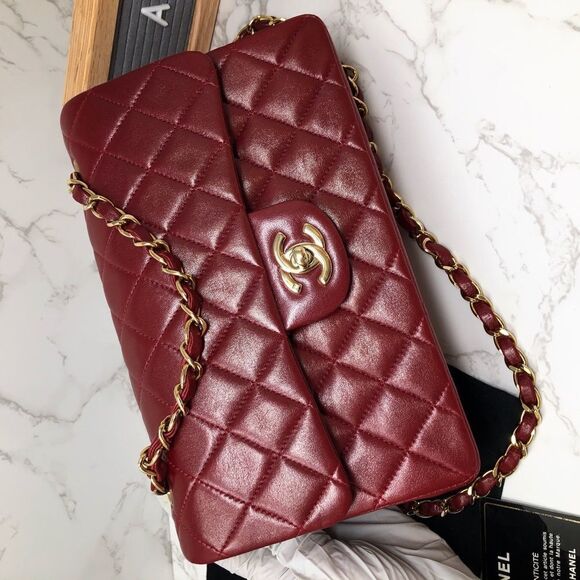 SOLD CHANEL Lambskin Red Iridescent Quilted Small Classic Flap 23cm Chain bag - Picture 4 of 14